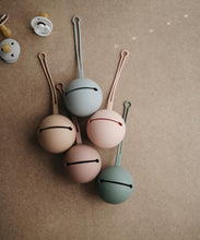 Lade das Bild in den Galerie-Viewer, Silikon Schnuller case - Blush
