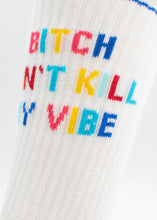Lade das Bild in den Galerie-Viewer, Socken „Bitch don‘t kill my vibe“
