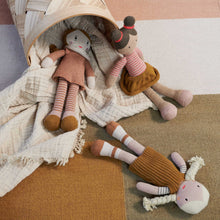 Lade das Bild in den Galerie-Viewer, Iris Puppe - rose
