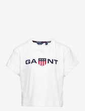 Lade das Bild in den Galerie-Viewer, GANT D1. Retro Shield Cropped T-shirt - white
