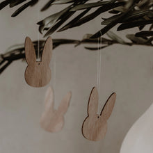 Lade das Bild in den Galerie-Viewer, Holzanhänger Hase Natur im 8er Set
