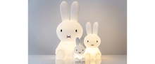 Lade das Bild in den Galerie-Viewer, Miffy Lampe - 80cm
