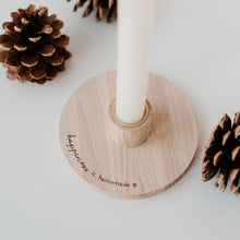 Lade das Bild in den Galerie-Viewer, Kerzenständer Happiness aus Eiche
