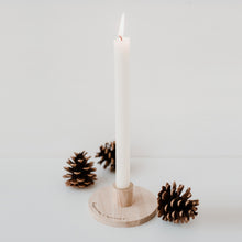 Lade das Bild in den Galerie-Viewer, Kerzenständer Happiness aus Eiche
