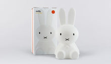 Lade das Bild in den Galerie-Viewer, Miffy Lampe - 50cm
